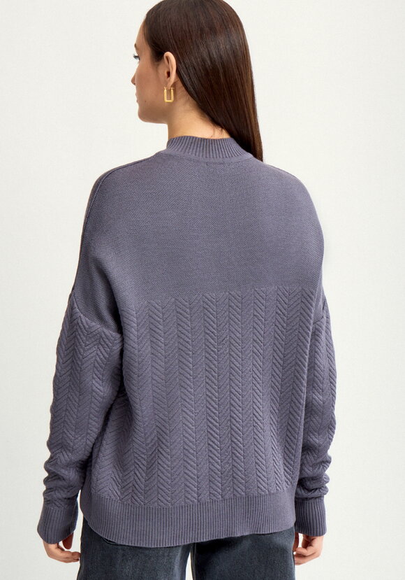 Джемпер с горлом и со спущенным плечом шир.  580, рис. 18