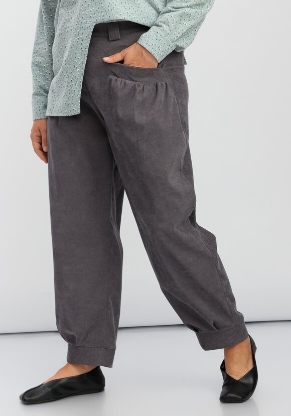 Брюки-бананы с манжетами по низу шир.  580, рис. 17