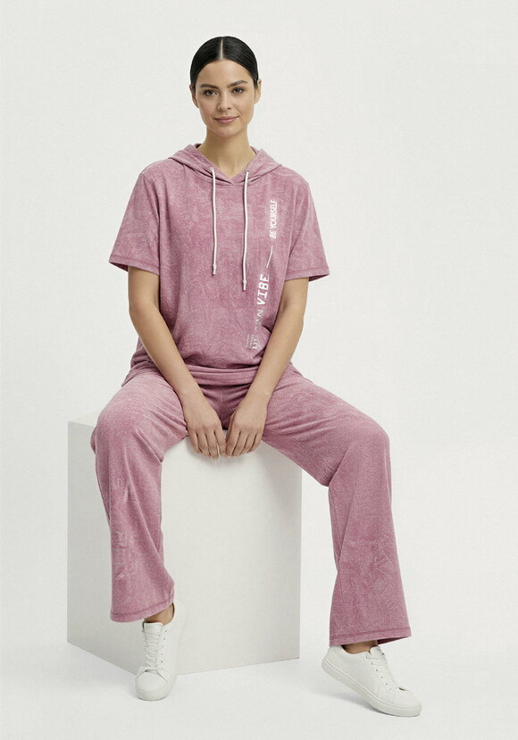 Костюм брючный из трикотажной ткани шир.  580, рис. 2