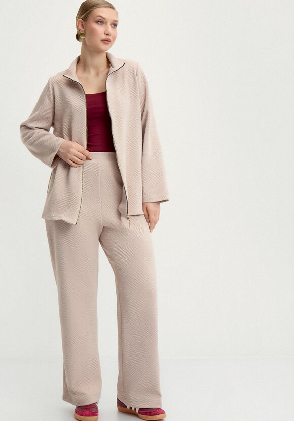 Брюки с фактурным принтом прямые шир.  580, рис. 1