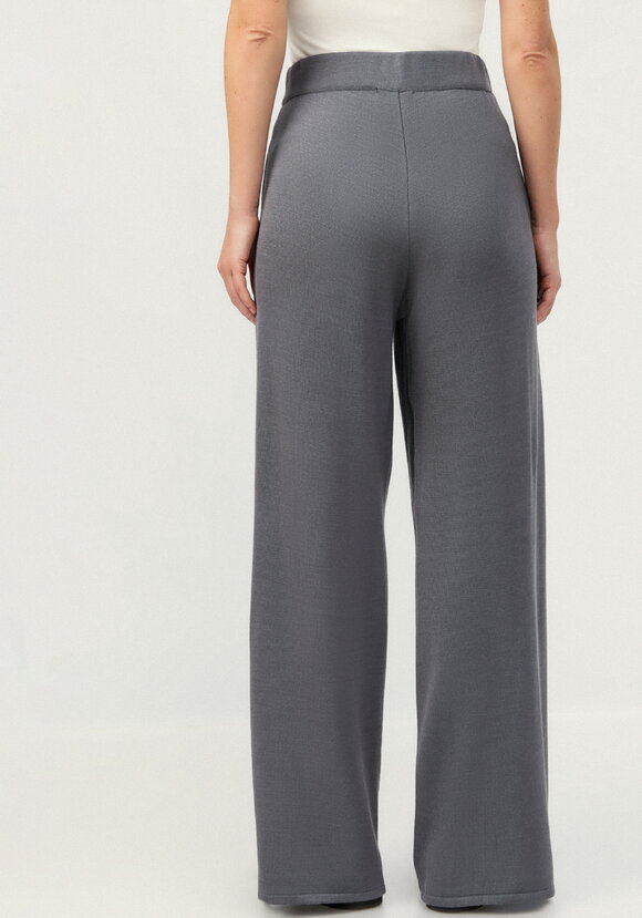 Брюки прямые свободной посадки на резинке шир.  580, рис. 18