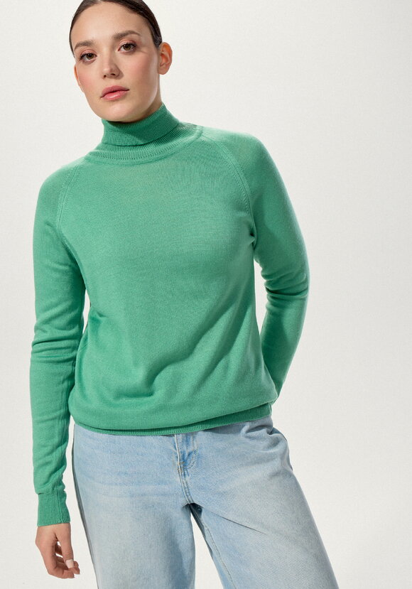 Джемпер с высоким воротником шир.  580, рис. 27