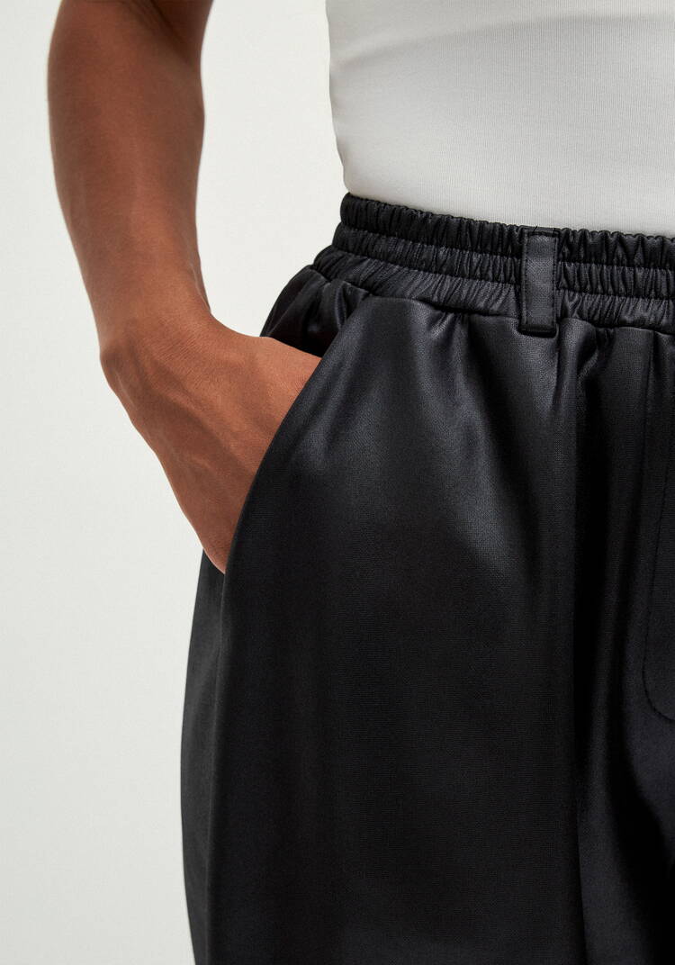 Брюки бананы с глянцевым напылением шир.  750, рис. 14