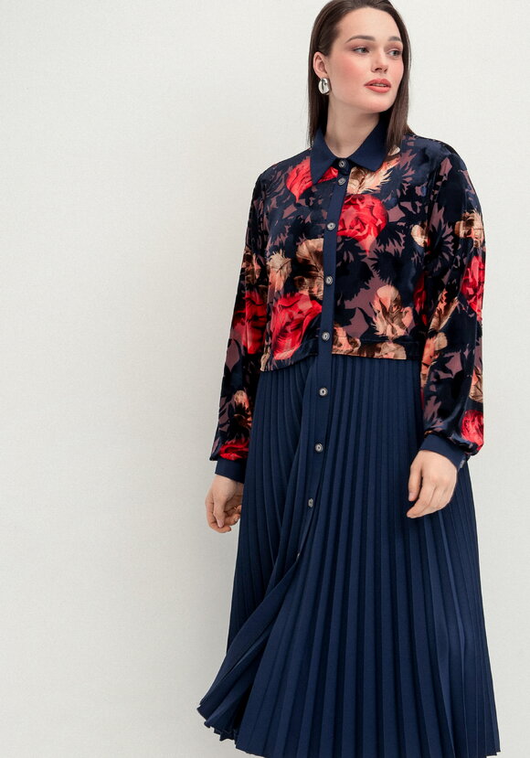 Платье с отрезной кокеткой и юбкой плиссе шир.  580, рис. 10