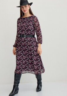 Платье прямого кроя с резинкой  на талии