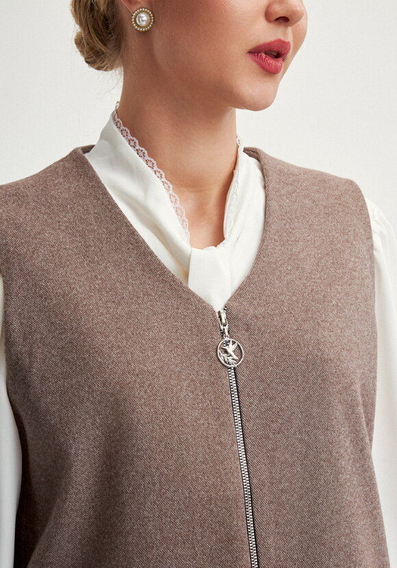 Жилет с боковыми пуговицами на молнии шир.  580, рис. 13