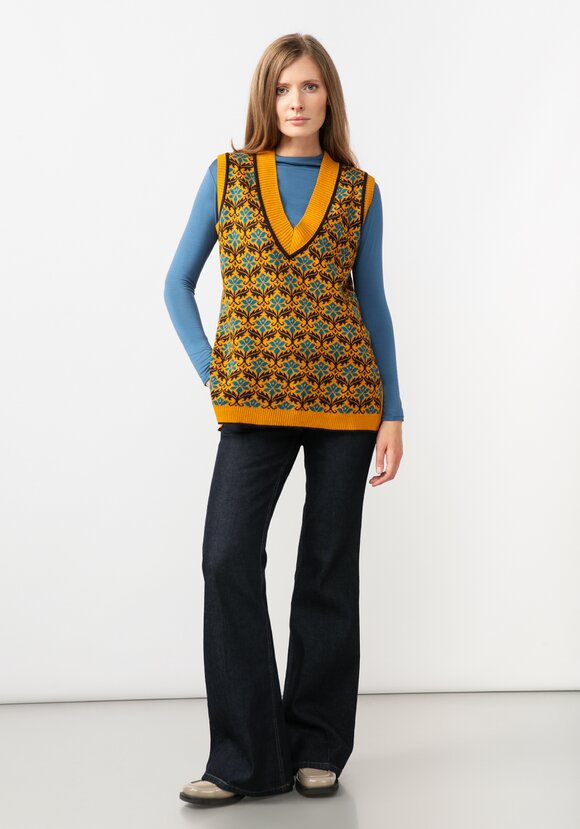 Жилет женский с цветочным рисунком шир.  580, рис. 33