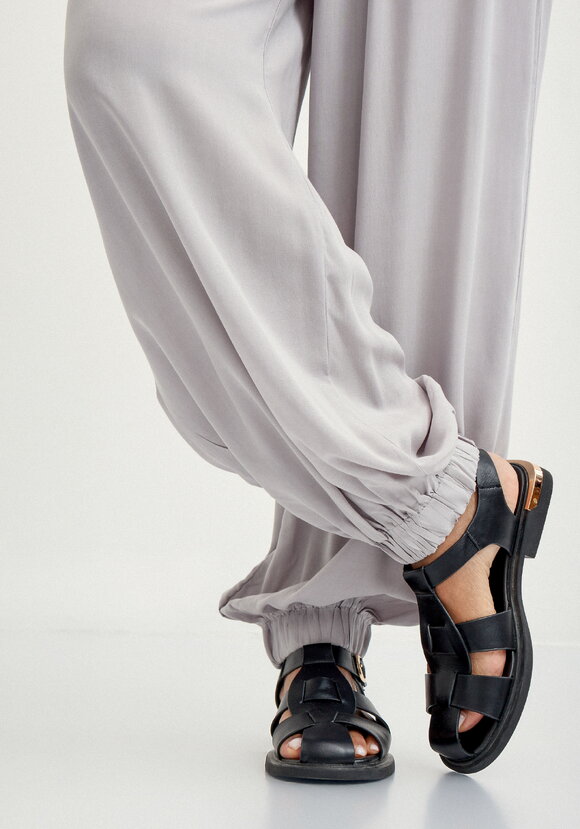 Брюки широкие с карманами на резинке по низу шир.  580, рис. 6