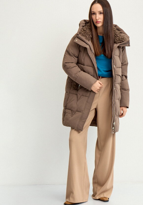 Пальто стеганое с меховой отделкой шир.  580, рис. 1