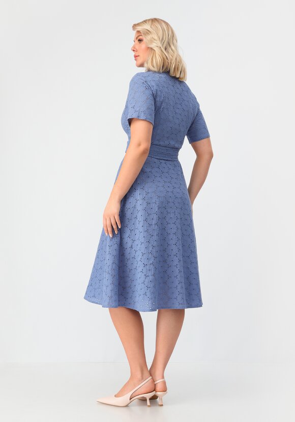 Платье с отложным воротником из шитья шир.  580, рис. 13