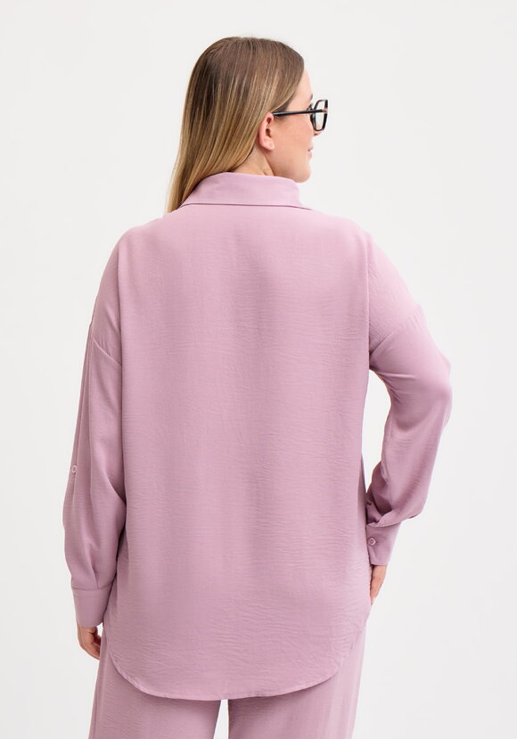 Рубашка свободного кроя с ассиметричным низом шир.  580, рис. 21