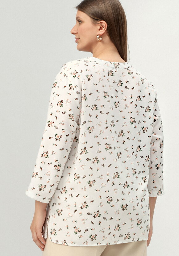 Блуза на пуговицах и разрезами по бокам шир.  580, рис. 3