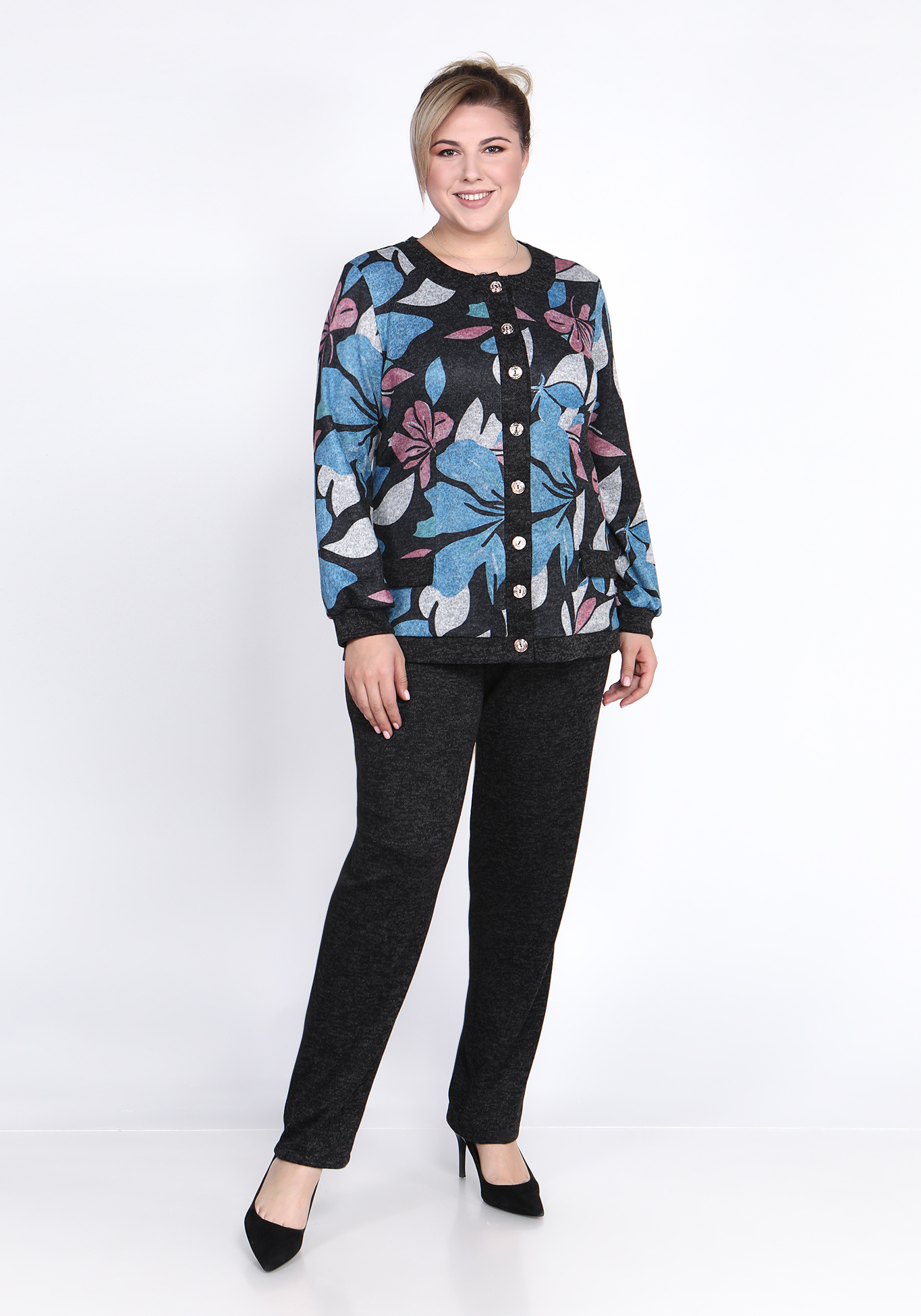 Костюм брючный с цветочным принтом