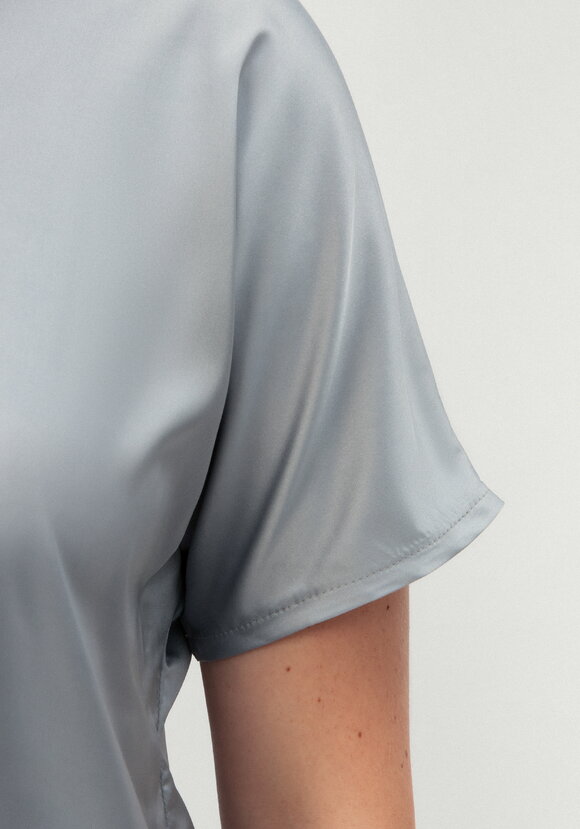 Блуза шелковая с V-образным вырезом шир.  580, рис. 31