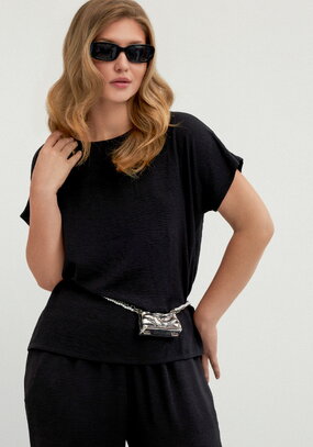 Блуза свободная со спущенным плечом