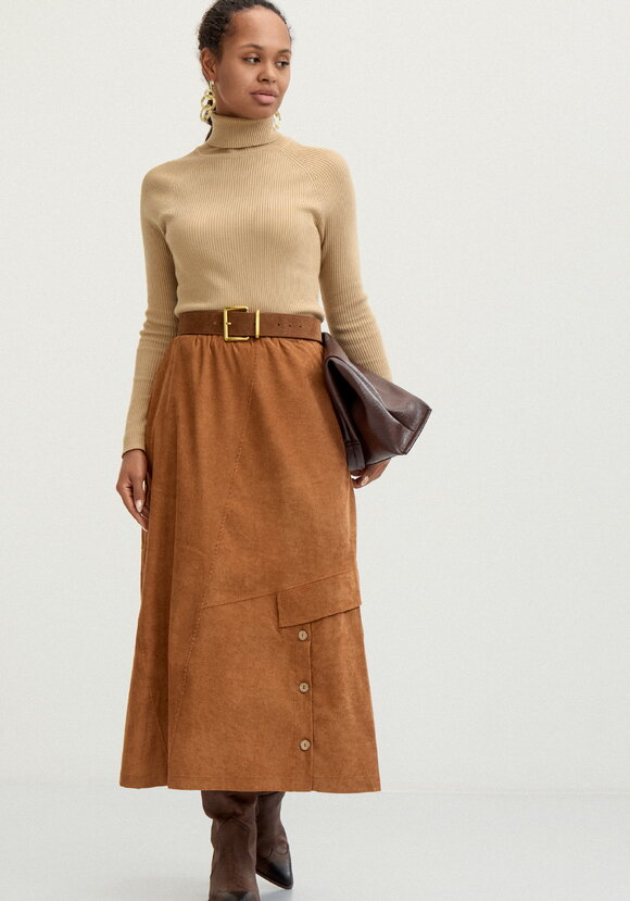 Юбка с декоративными пуговицами и клапаном шир.  580, рис. 16