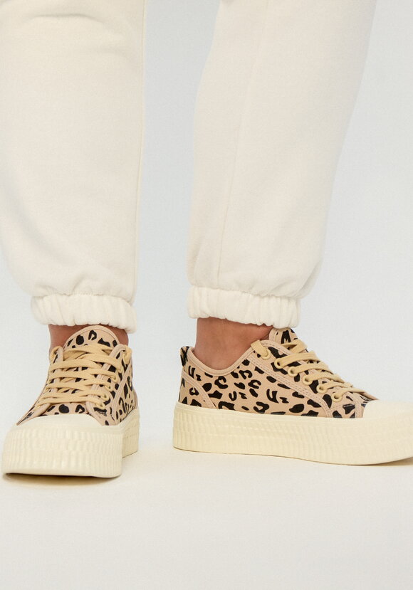 Брюки джоггеры с карманами на резинке шир.  580, рис. 5