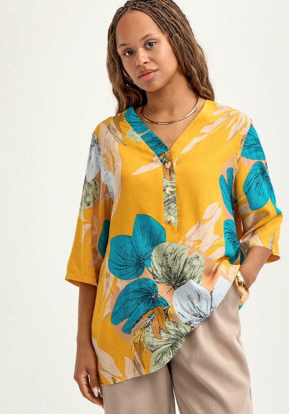 Блуза из штапеля с тропическим принтом шир.  580, рис. 25