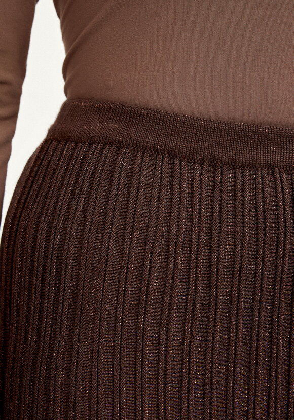 Юбка миди с метанитью шир.  580, рис. 44