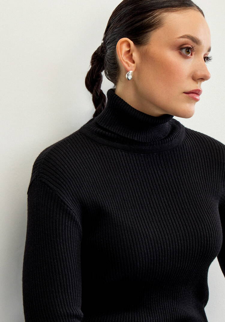 Водолазка в рубчик с высокой горловиной шир.  750, рис. 4