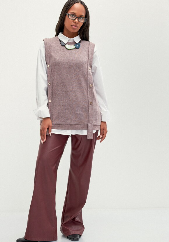 Жилет трикотажный с пуговицами шир.  580, рис. 2