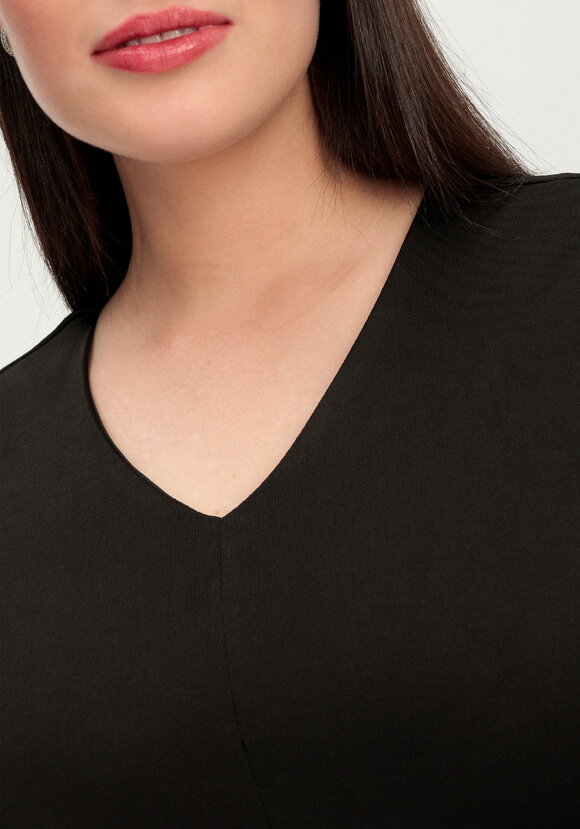 Платье длины миди с V-образным воротником шир.  580, рис. 5