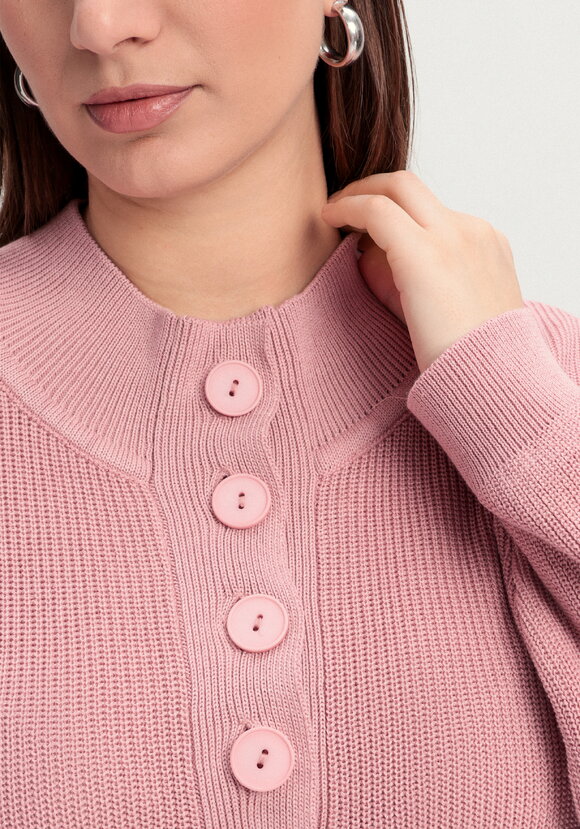 Джемпер со стойкой на пуговицах шир.  580, рис. 5