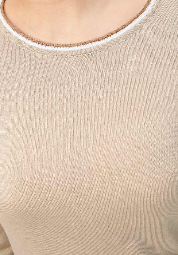 Джемпер с контрастной окантовкой горловины шир.  580, рис. 18