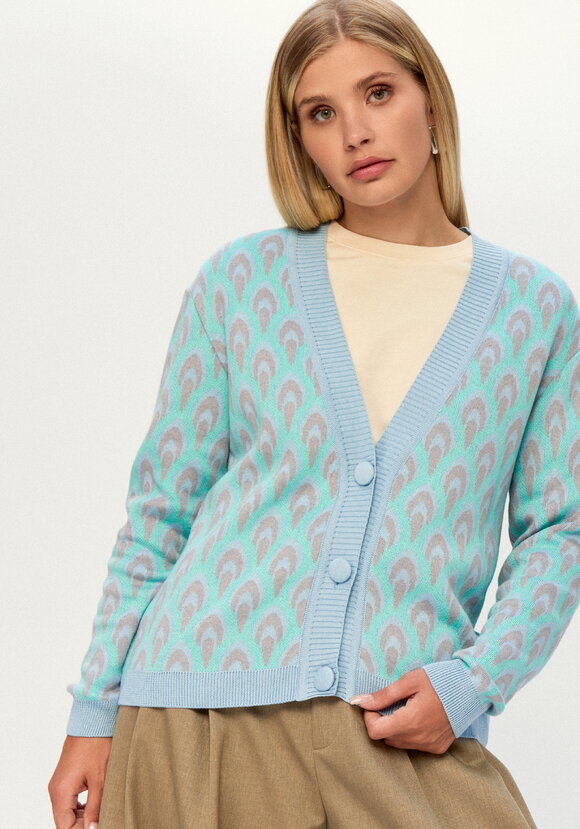 Кардиган с рисунком по стану и рукавам шир.  580, рис. 29