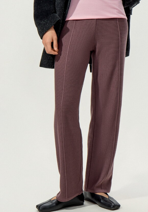 Брюки свободного кроя со стрелками шир.  580, рис. 2