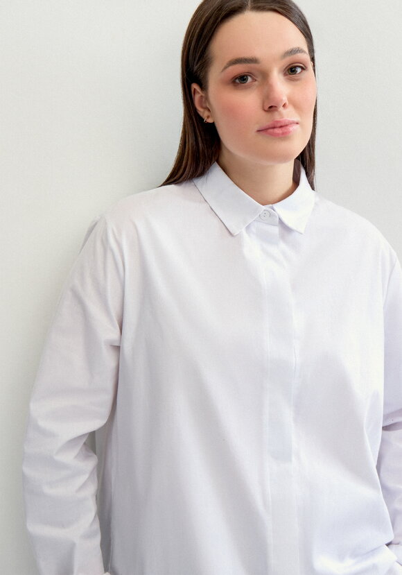 Рубашка прямая на пуговицах шир.  580, рис. 9