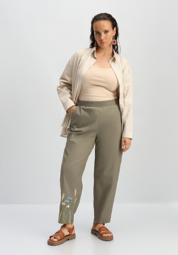 Брюки с вышивкой по низу шир.  580, рис. 28