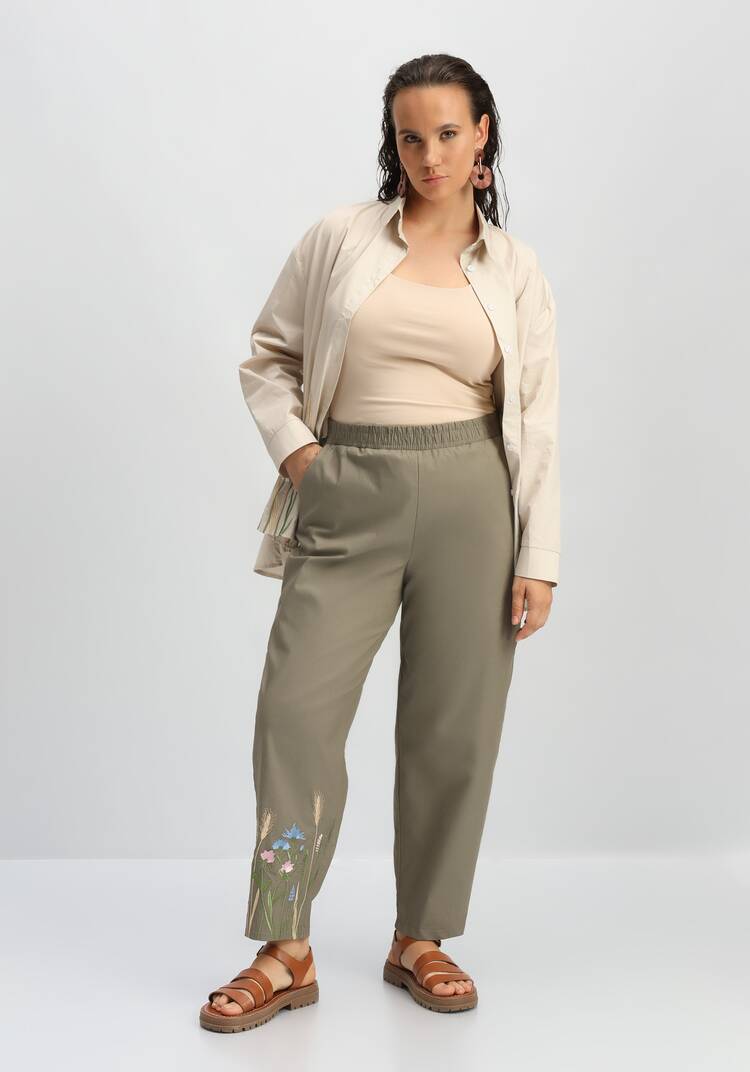 Брюки с вышивкой по низу шир.  750, рис. 28