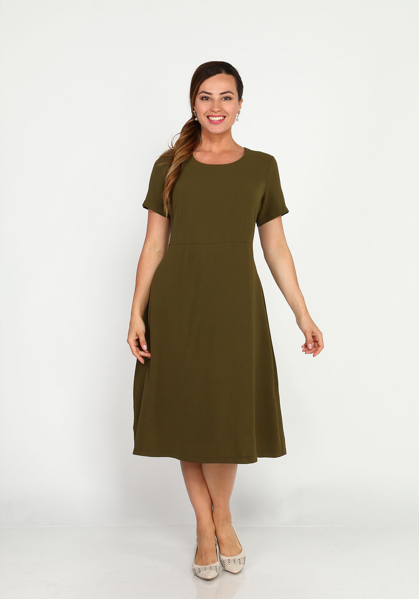 Платье с круглым вырезом и расклешенной юбкой