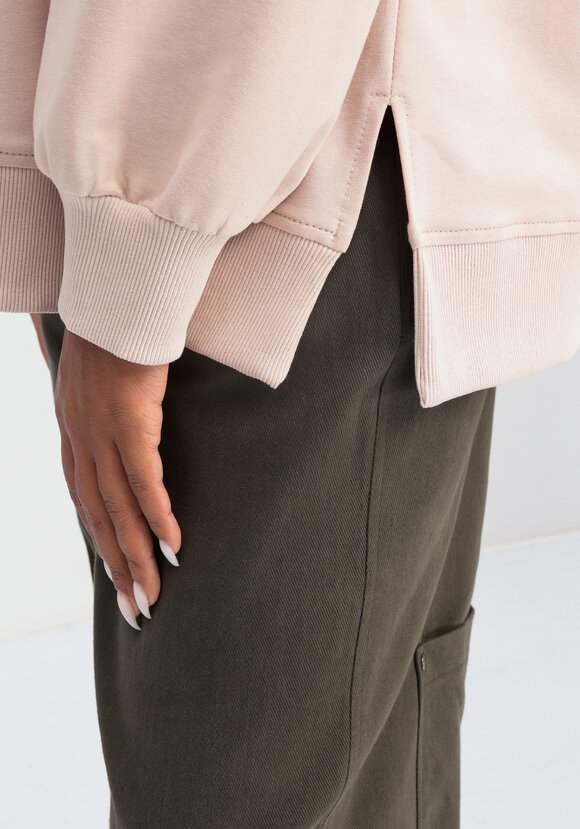 Свитшот свободного кроя с накладным карманом шир.  580, рис. 23