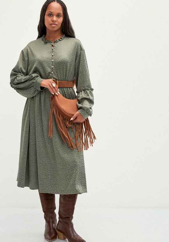 Платье свободного кроя с кокеткой шир.  580, рис. 8