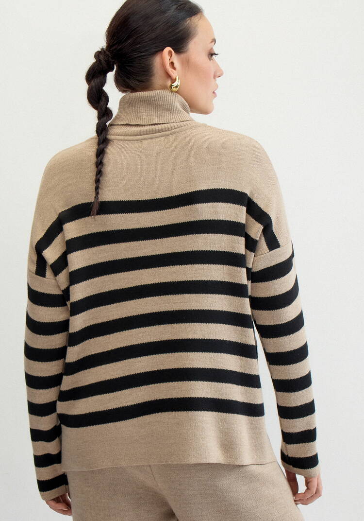 Свитер в полоску с высокой горловиной шир.  750, рис. 15