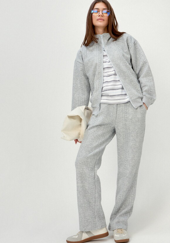 Костюм бомбер и брюки свободного кроя шир.  580, рис. 29