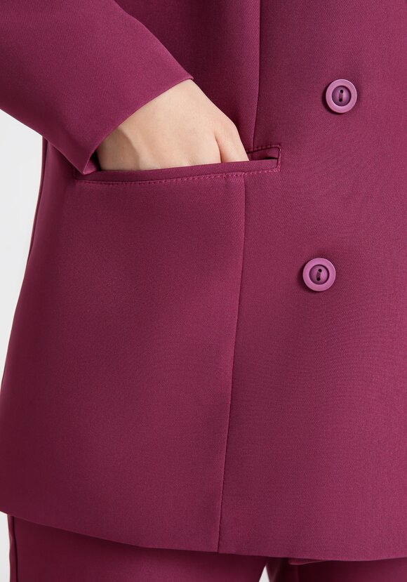 Жакет двубортный на подкладке шир.  580, рис. 37