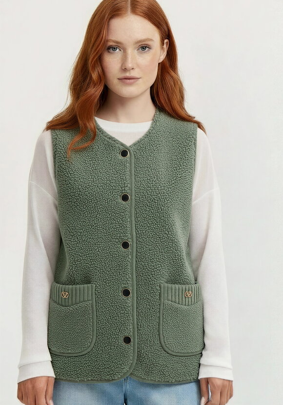 Жилет удлинённый из искусственного меха шир.  580, рис. 12