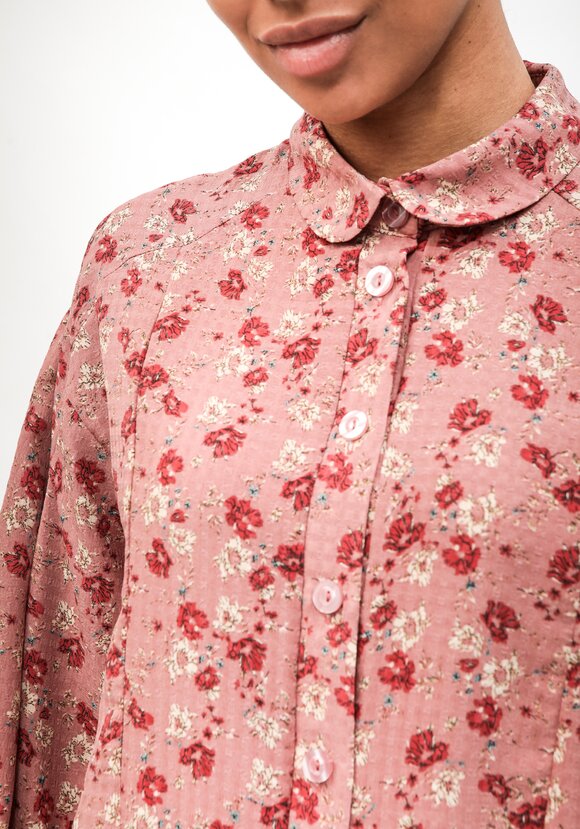 Блуза с круглым воротником на стойке шир.  580, рис. 12