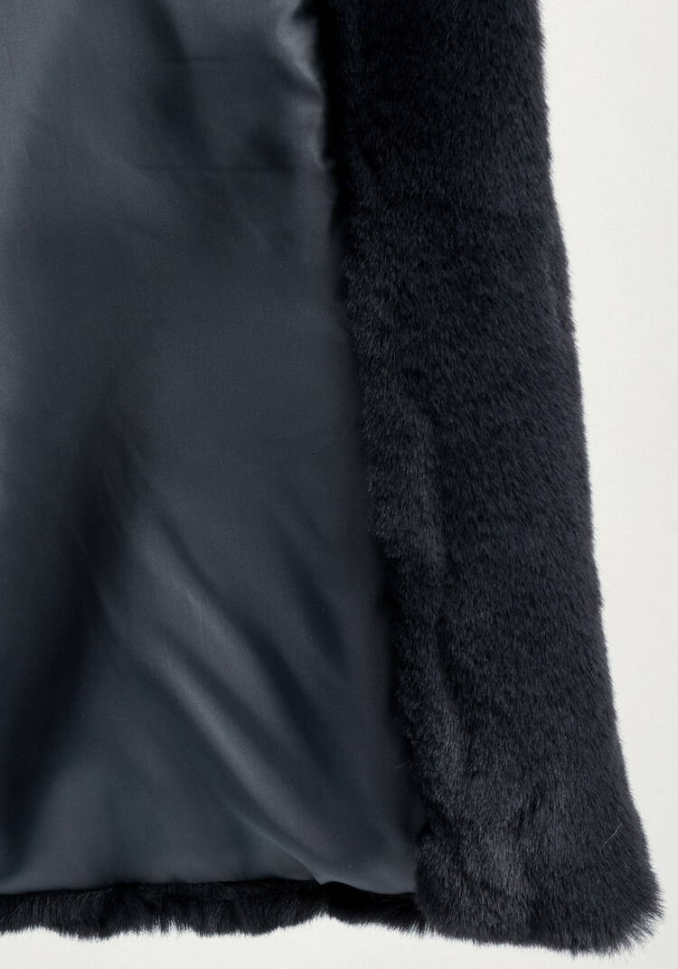 Шуба длины миди с брошью на воротнике шир.  750, рис. 8