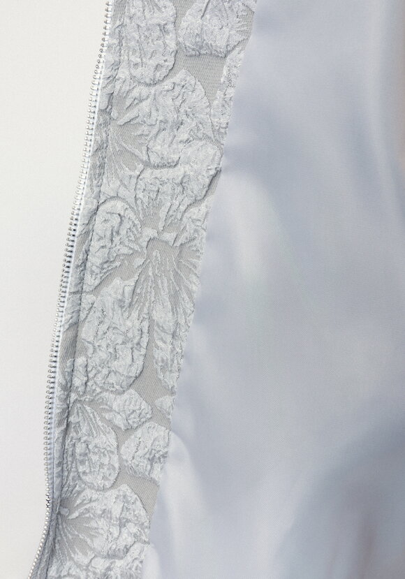 Бомбер из ткани с жаккардовым узором шир.  580, рис. 32