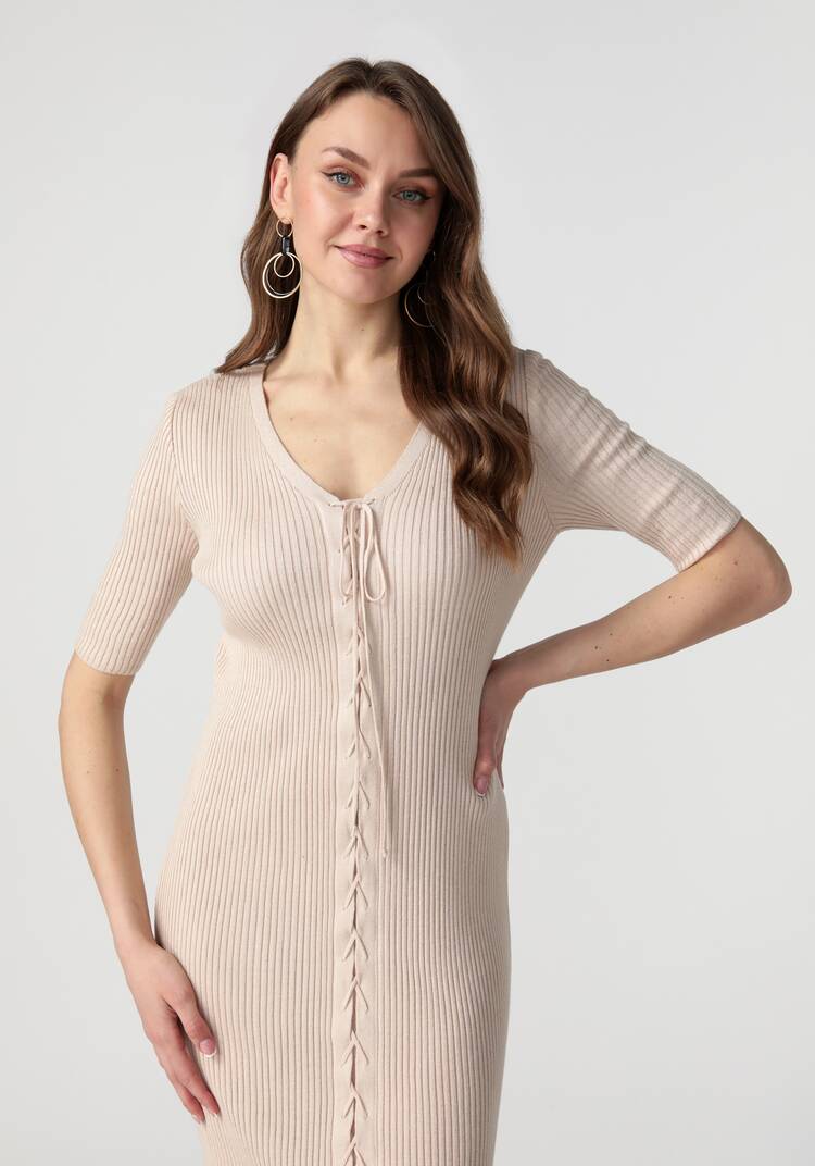 Платье прямое миди с V-образным вырезом шир.  750, рис. 15