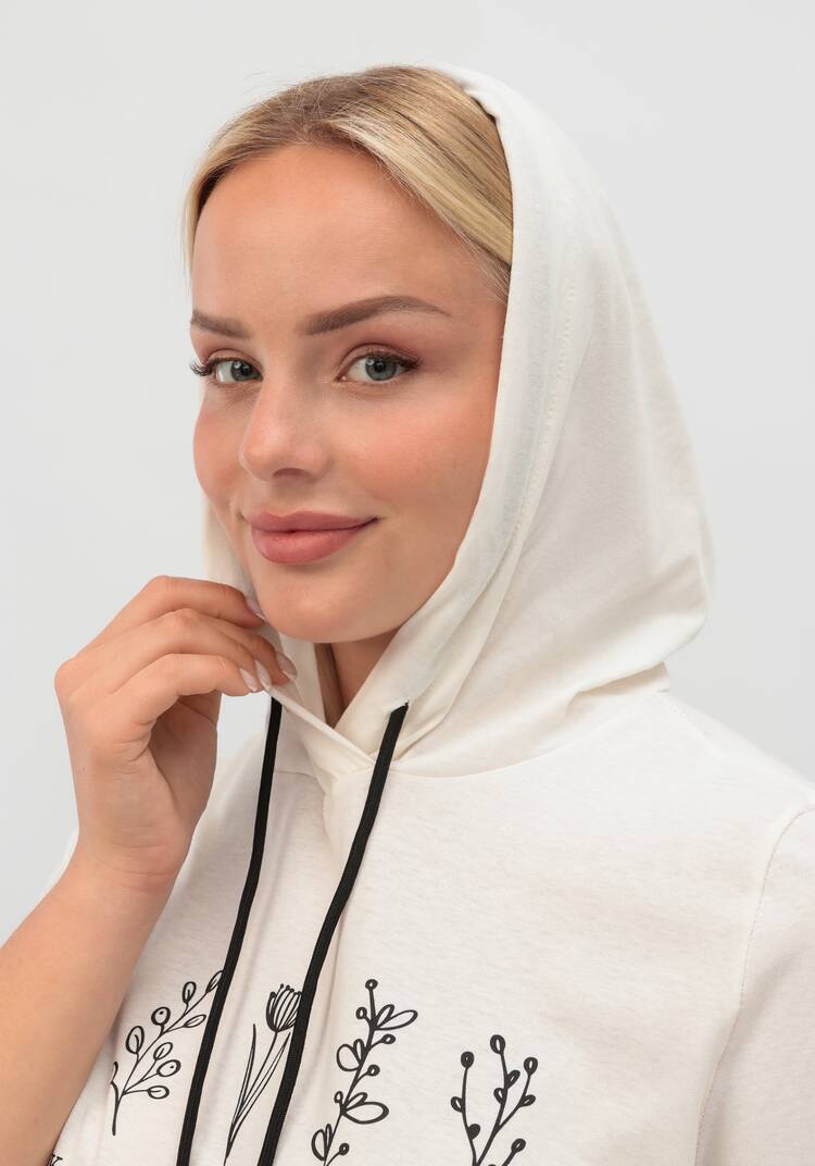 Футболка с капюшоном и лаконичным принтом шир.  750, рис. 43