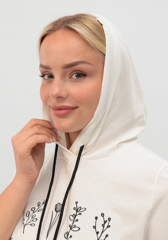 Футболка с капюшоном и лаконичным принтом шир.  580, рис. 43