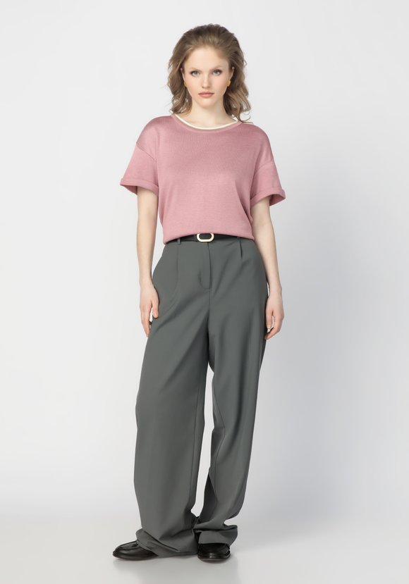 Футболка с отделкой по горловине шир.  580, рис. 32