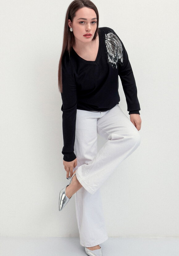 Джемпер с V-образным вырезом и рисунком шир.  580, рис. 22