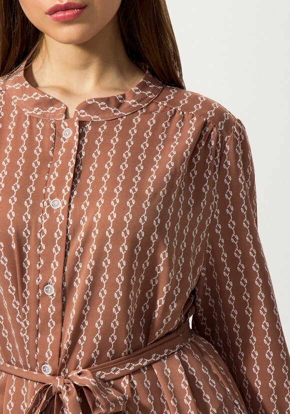 Платье-рубашка с воротником-стойкой шир.  580, рис. 5