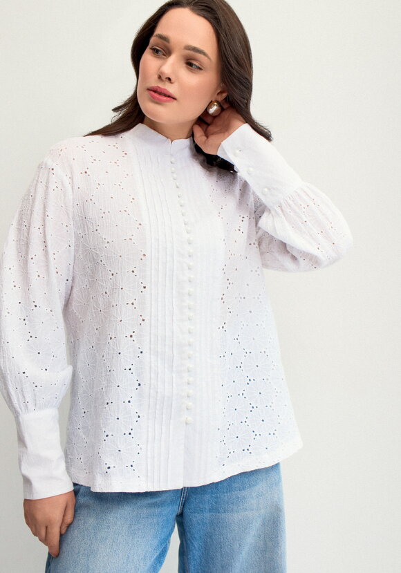 Блуза из шитья с жемчужными пуговицами шир.  580, рис. 30